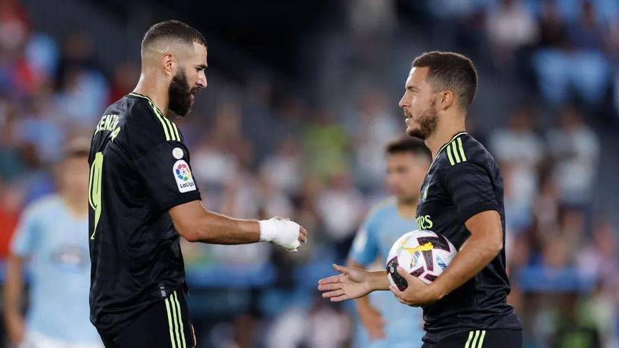 皇马小胜开云塞维利亚，本泽马闪耀全场