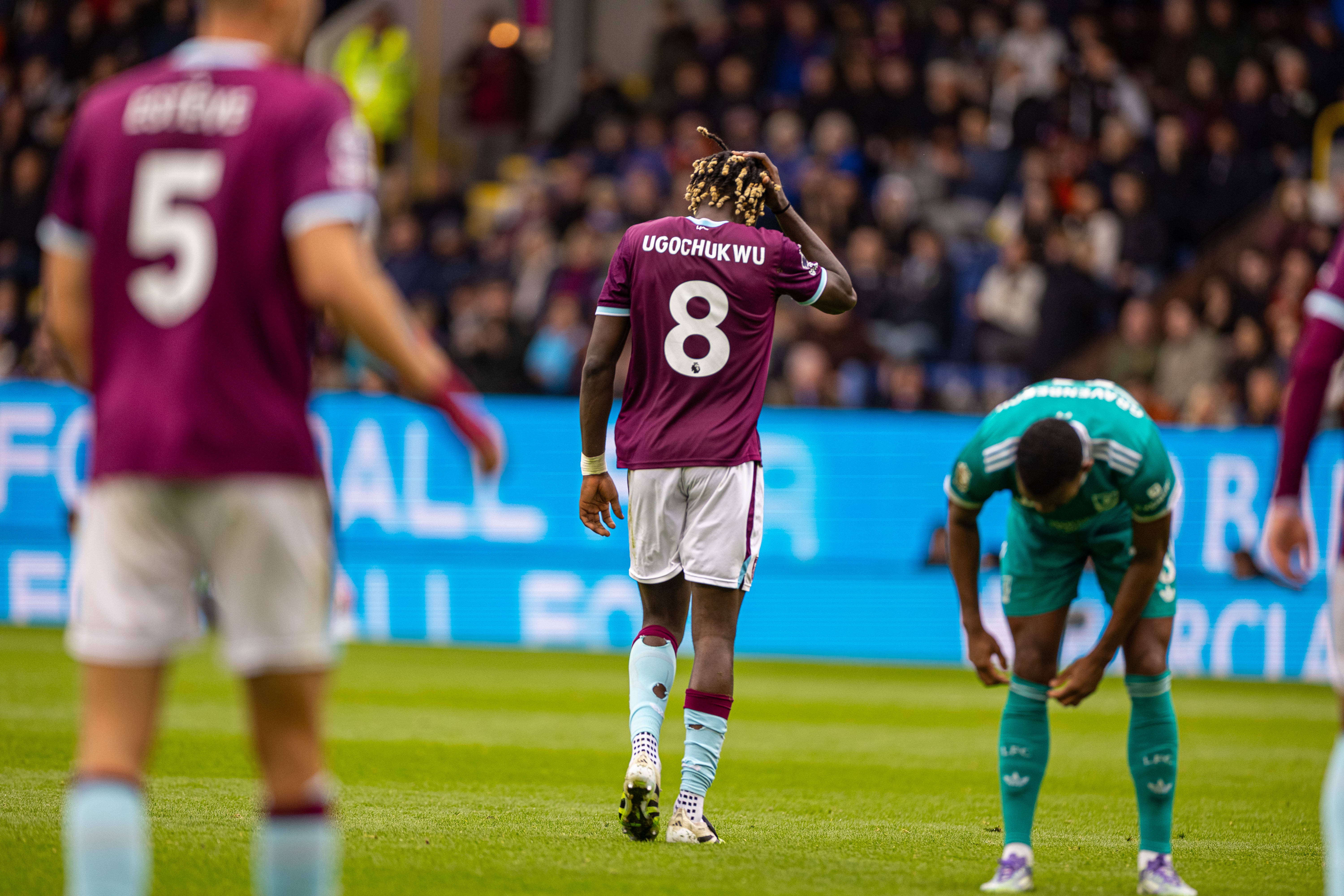 （体育）足球——英超：利物浦胜伯恩利