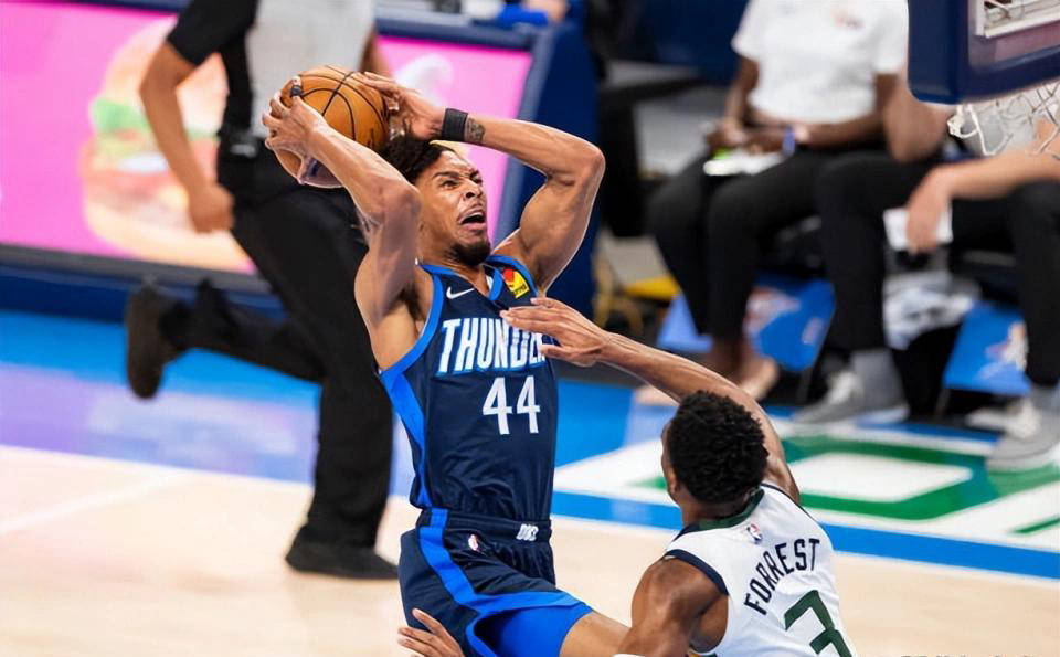 孟菲斯灰熊签下前NBA球员小查理-布朗，将被裁掉？