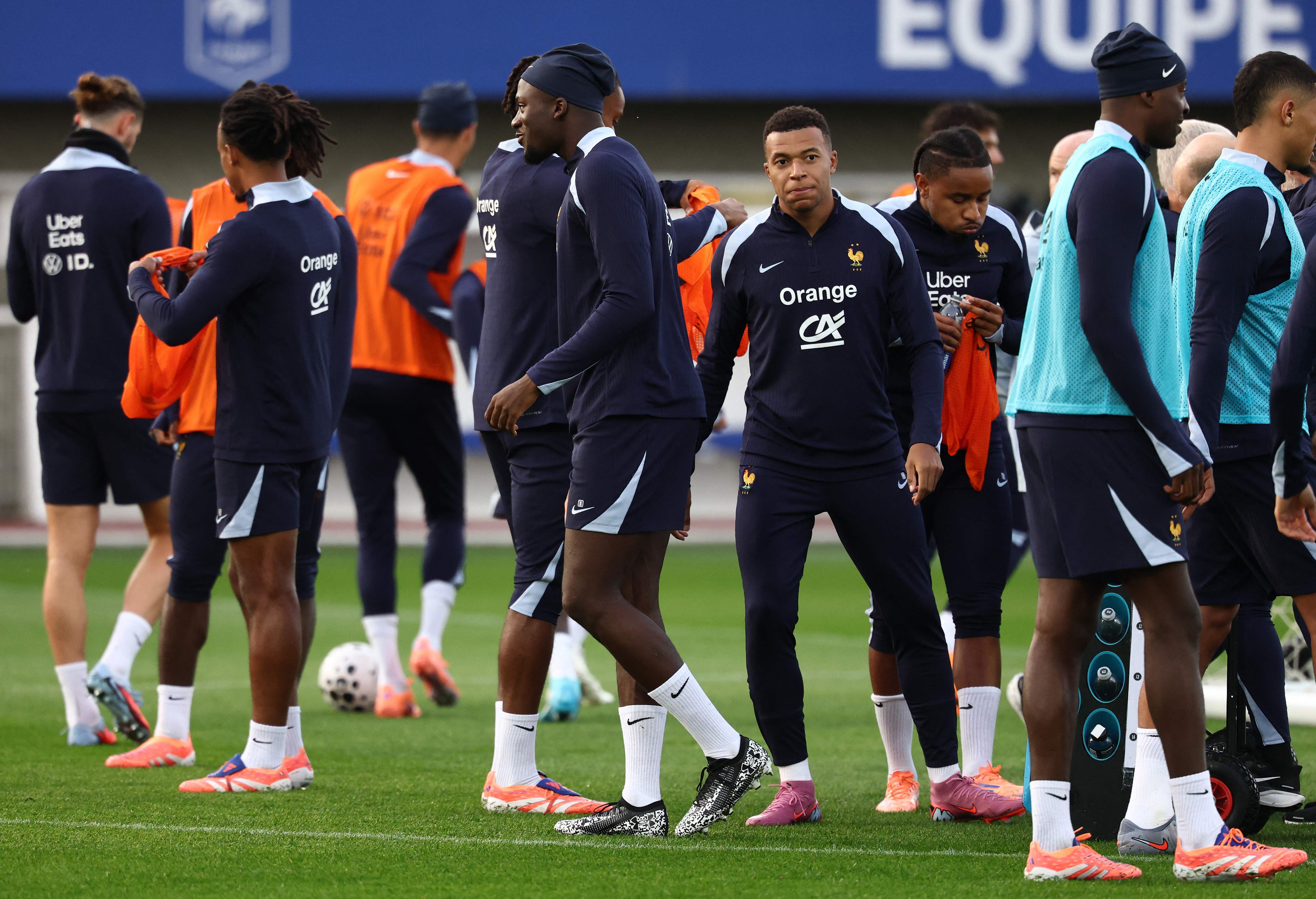 （外代二线）足球——世预赛：法国队备战