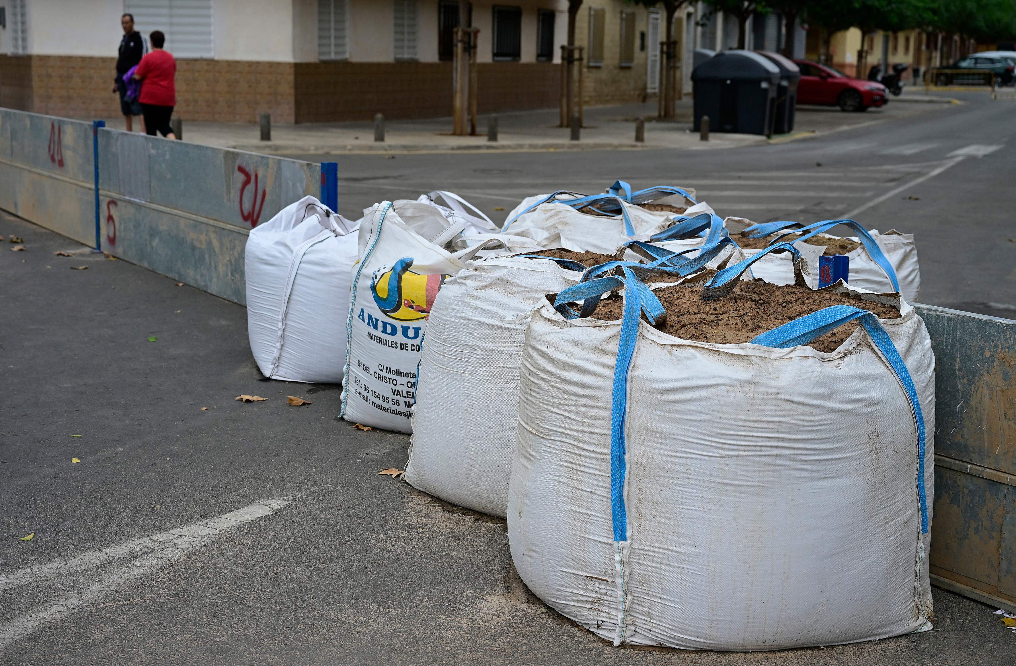 （外代一线）西班牙巴伦西亚：严防洪灾