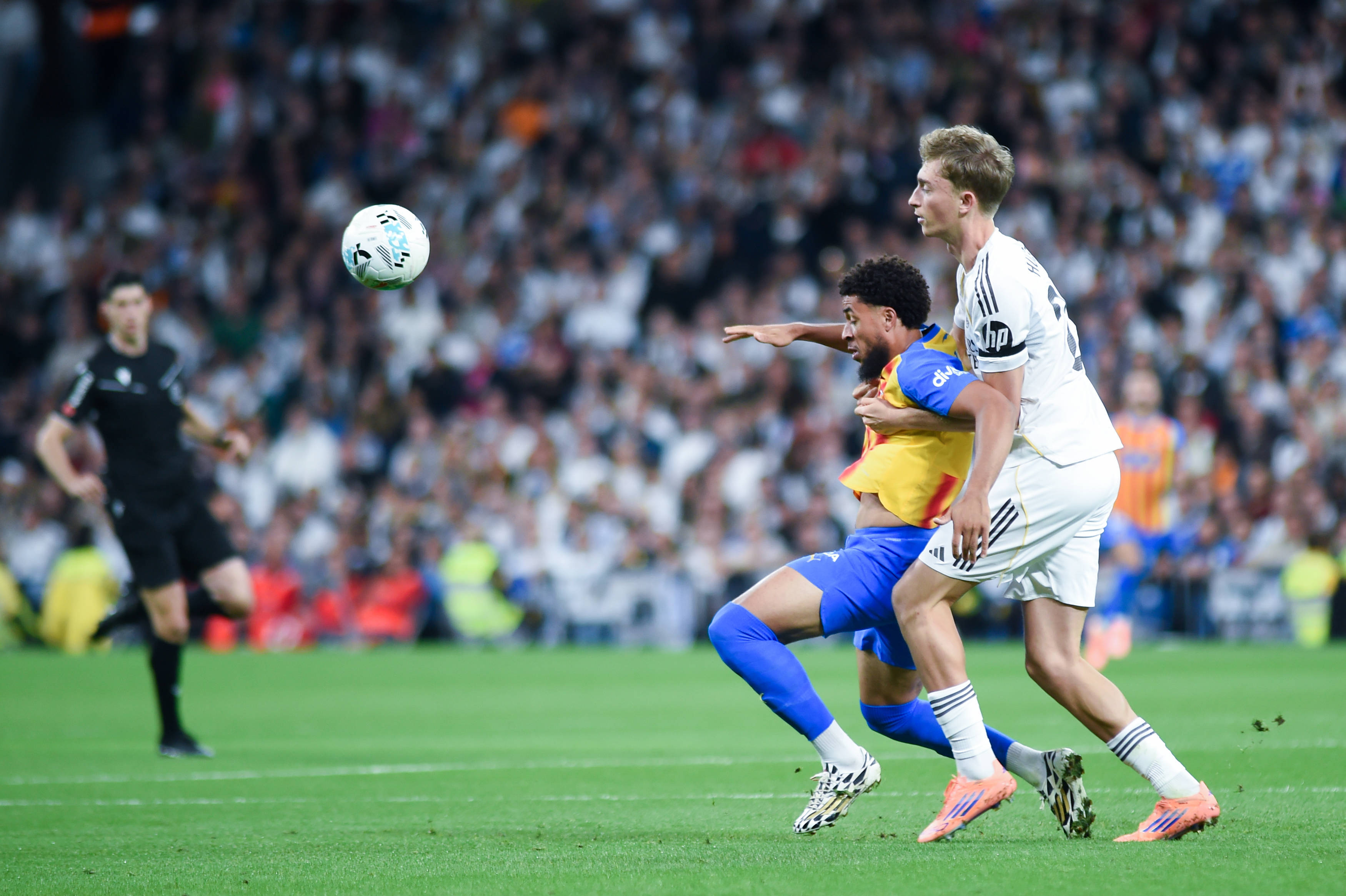 （体育）足球——西甲：皇马胜巴伦西亚