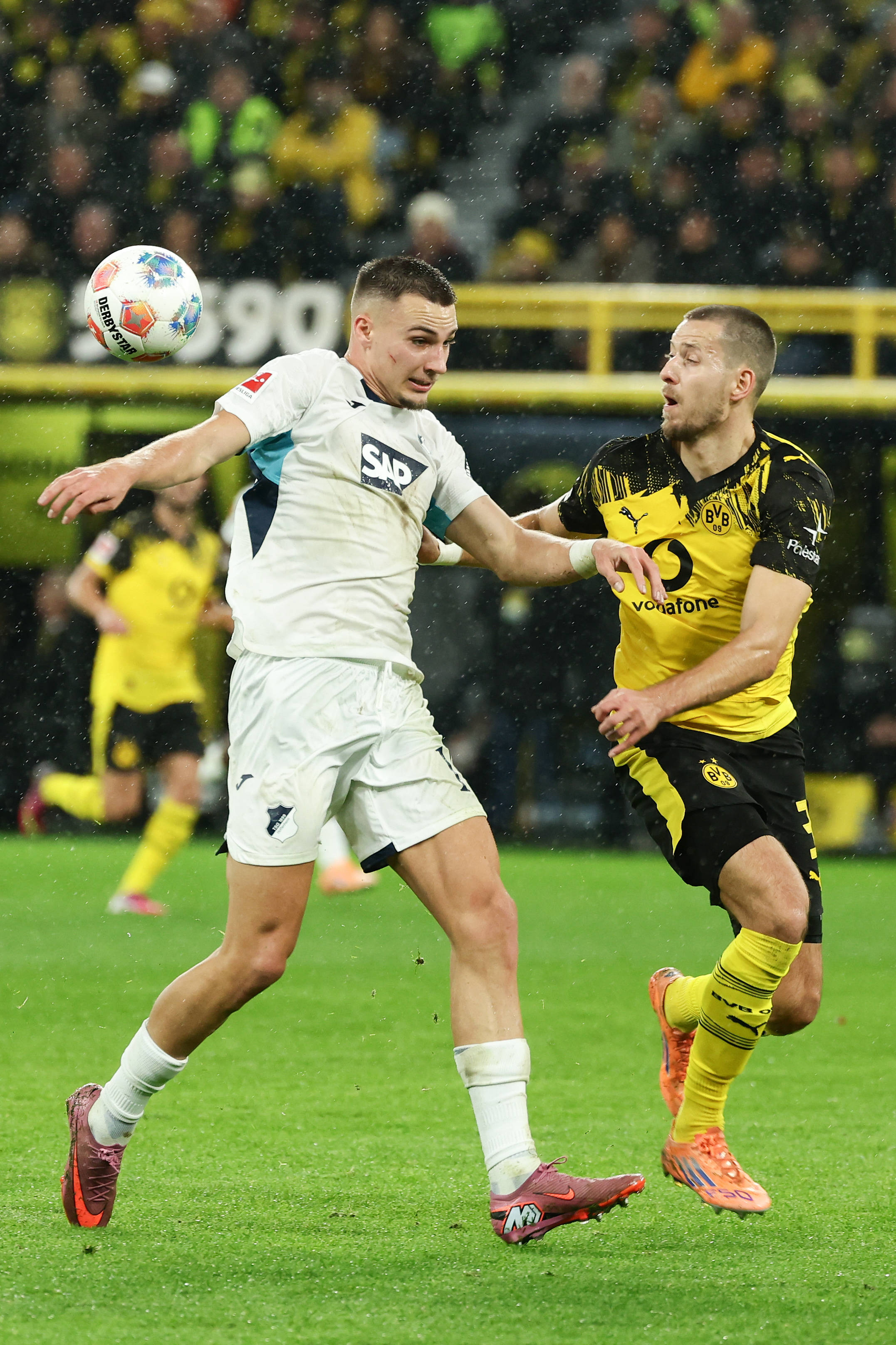 （体育）足球——德甲：多特蒙德胜霍芬海姆